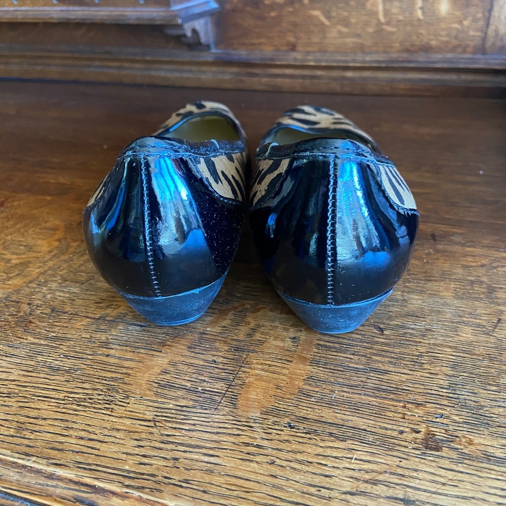 NWOT BANDALINO ANIMAL FLATS - Picture 6 of 7
